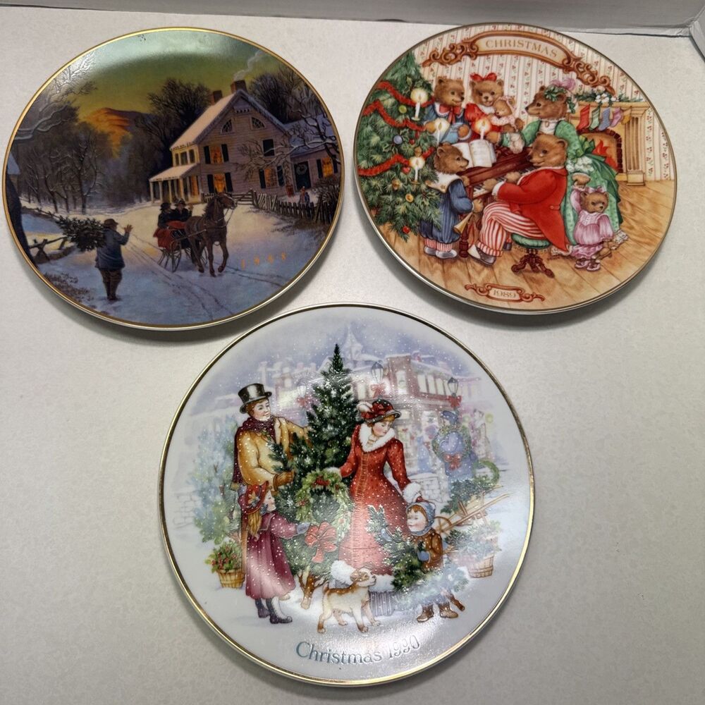 Avon Royal Doulton Christmas Collector Plates 1988 -1990 22K Gold Trim Porcelain